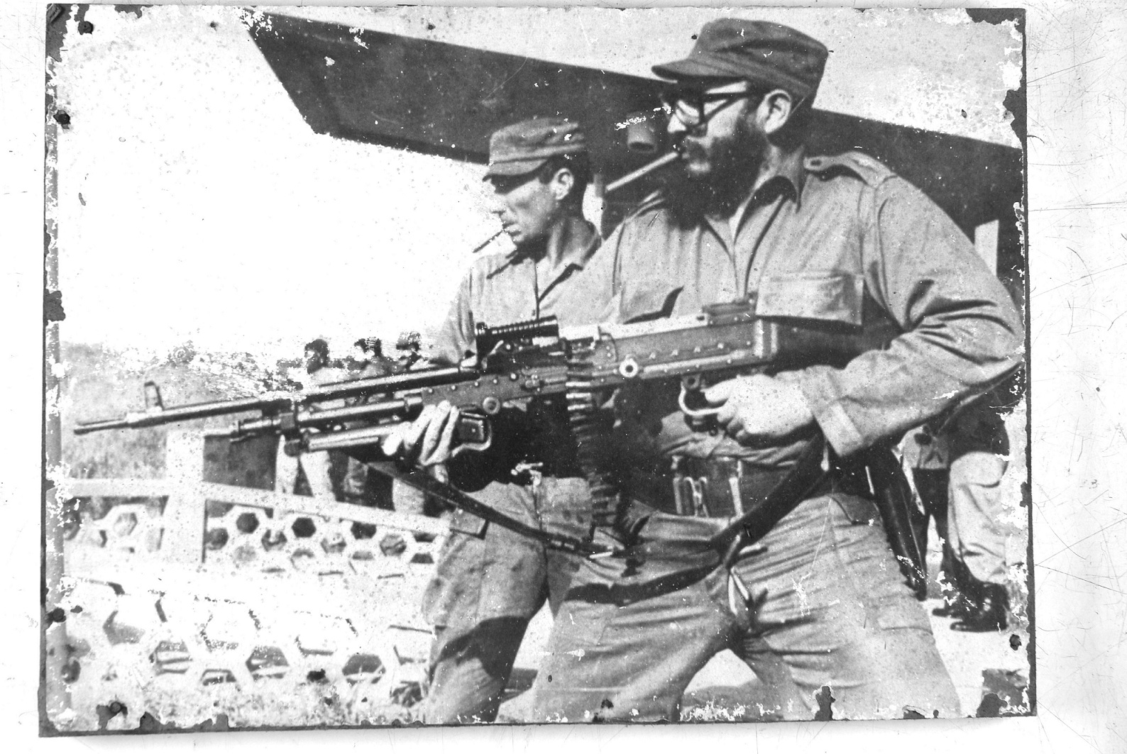 Fidel-con-ametralladora-DE-TRIPODE-original.jpg