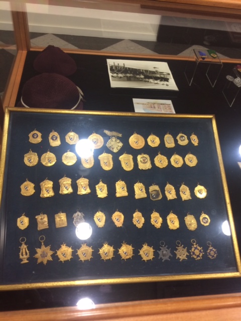 medallas-academicas-pertenecientes-al-colegio-las-ursulinas
